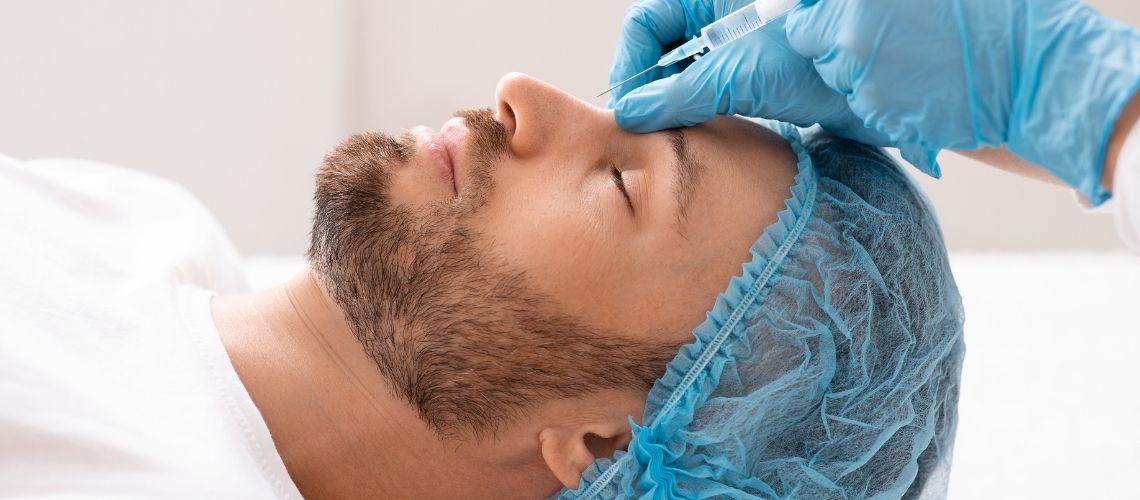 Schwellung nach Revisionsnasen-OP 2026 Erfahren Sie alles über die Nasenspitze, Narben & das Settling. Experten-Guide unserer Klinik in Istanbul.